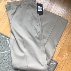 NWT Men’s size 34-32 Nike Golf Pant